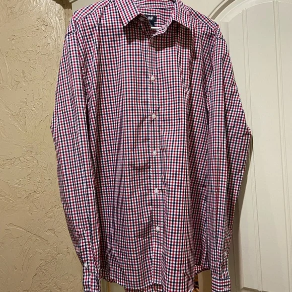 Red, white, and navy extra large H&M button down long sleeved shirt. - Picture 2 of 4